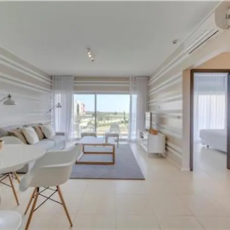 Amazing 1 Bedroom Apartamento Quarteira
