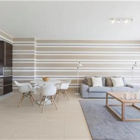 Amazing 1 Bedroom Apartment *